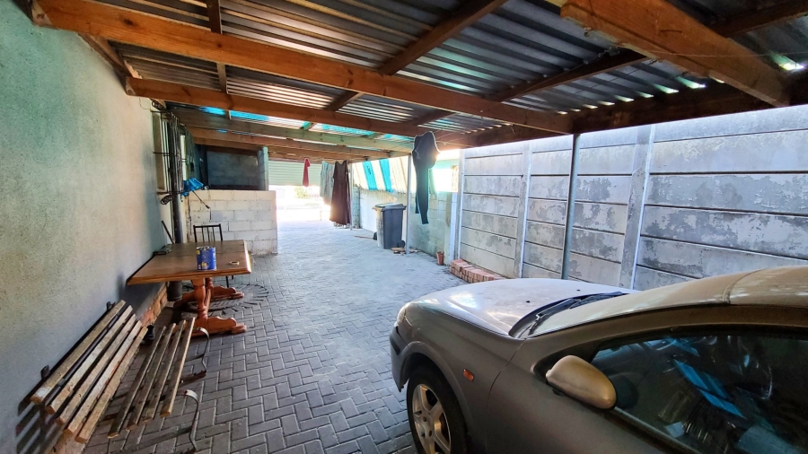 5 Bedroom Property for Sale in Kleinvlei Western Cape